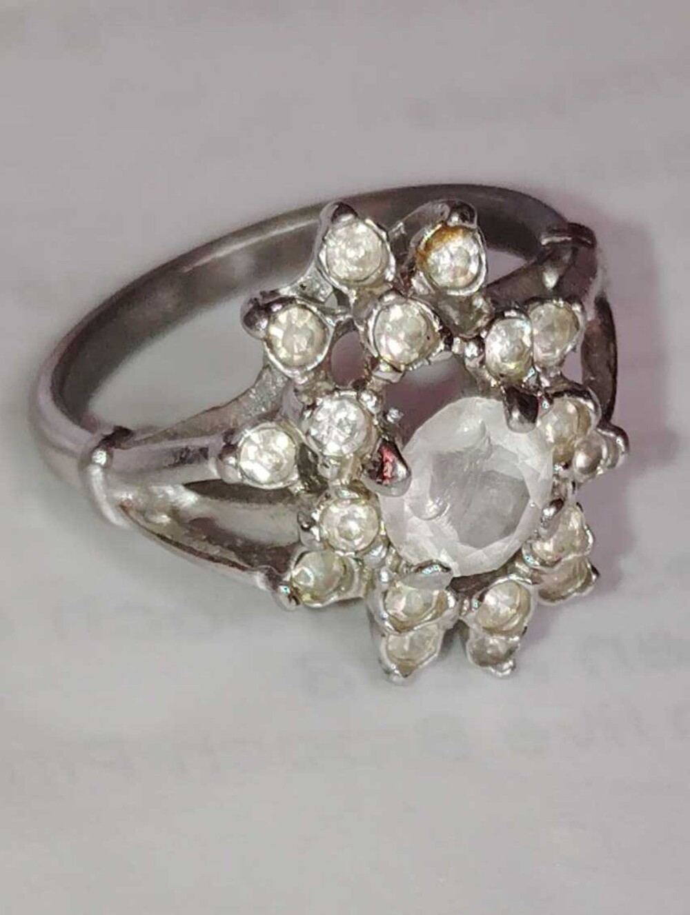 1960s Vintage White Rhinestones & Silver tone Cocktail Ring Size 5